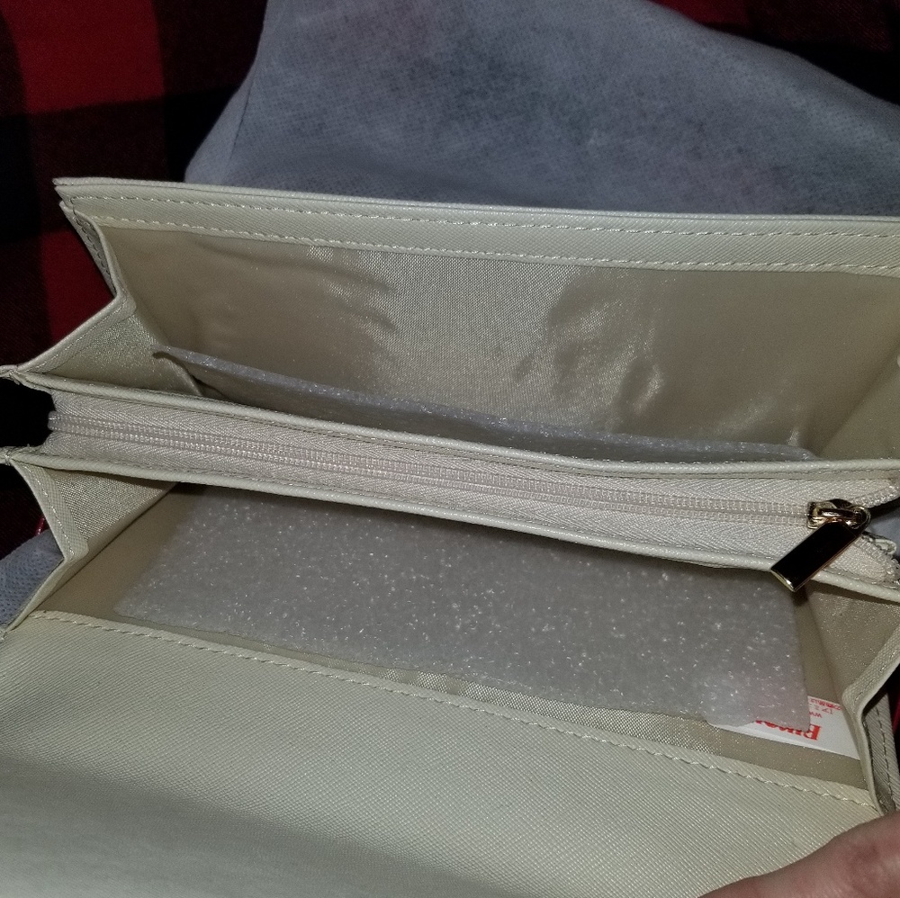 Hello Kitty Wallet - Picture 5 of 8